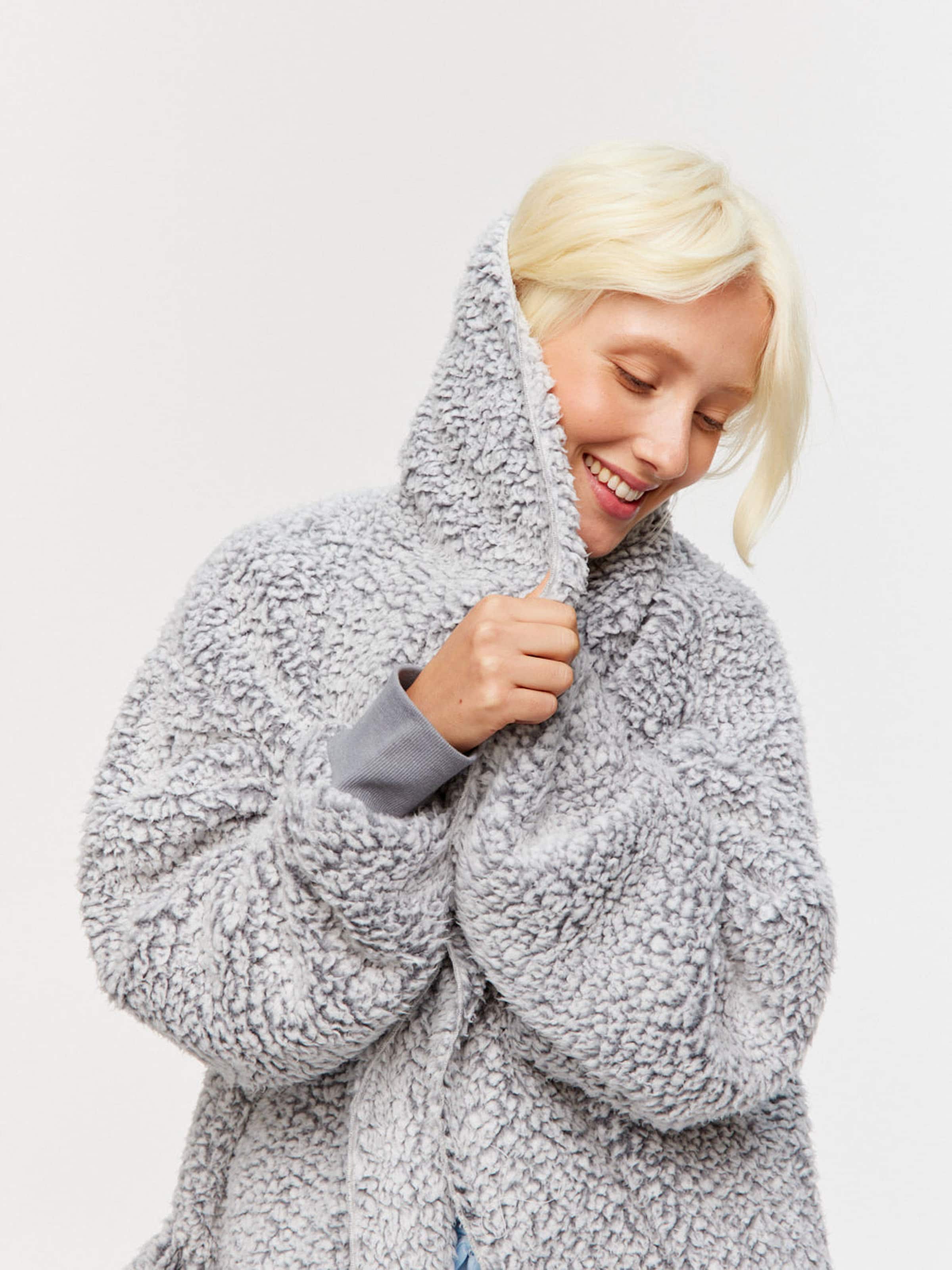 Cosy Teddy Shrug Dressing Gown