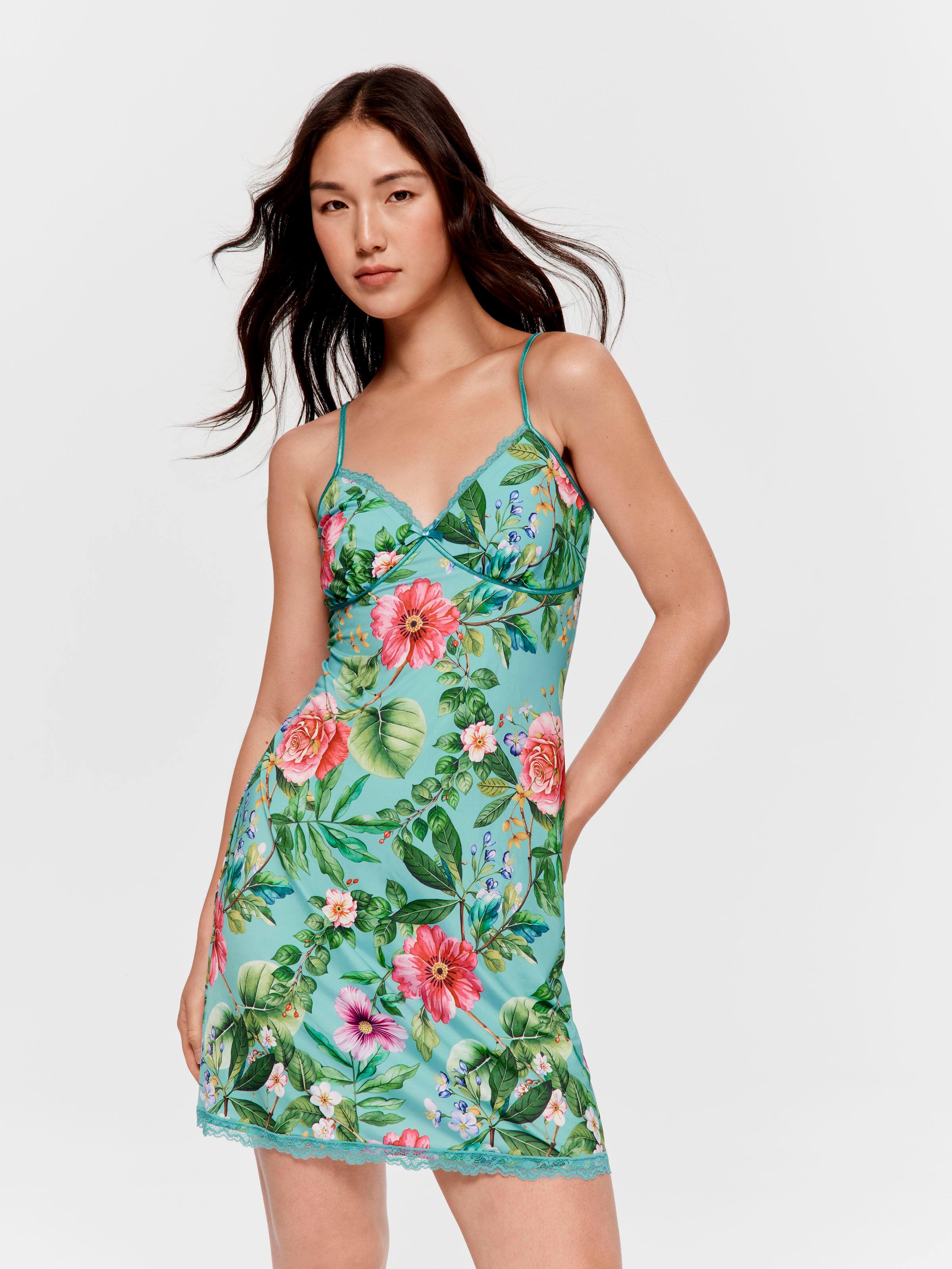 Wallpaper Slinky Chemise